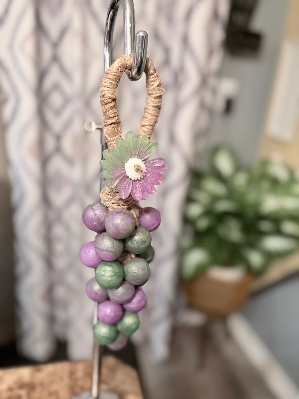 "Multicolor Grapes" Soapy Vine